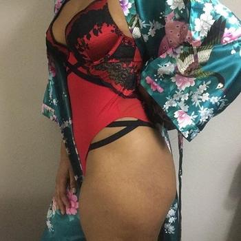 , 20  female escort, Kingston