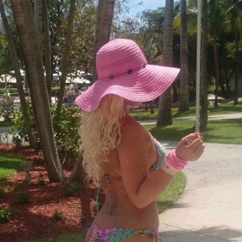 , 23  female escort, Kingston