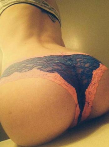 , 20  female escort, Kingston